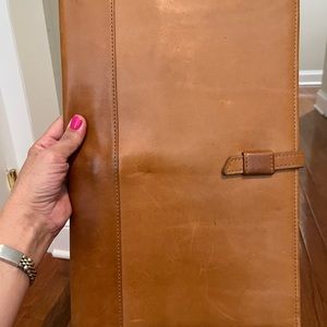 Leather Folio in excellent condition